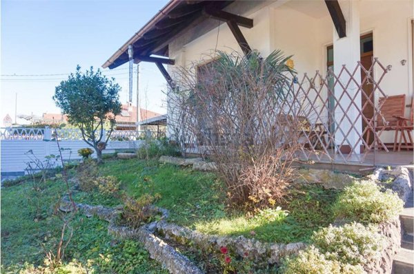 casa indipendente in vendita a Cislago in zona Massina