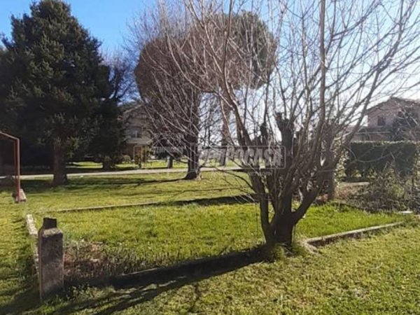 terreno edificabile in vendita a Cislago