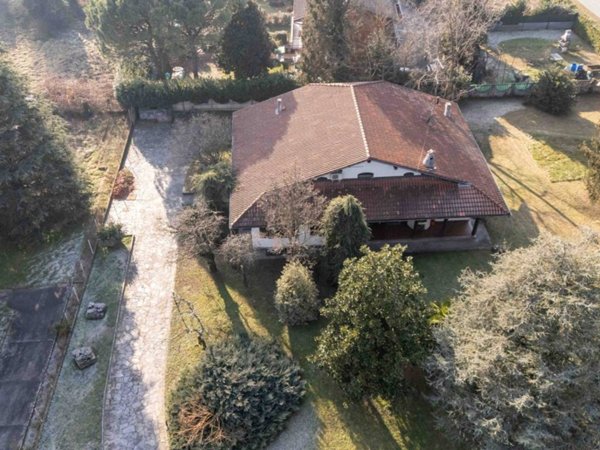 casa indipendente in vendita a Cislago