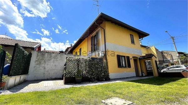 appartamento in vendita a Cislago in zona Massina
