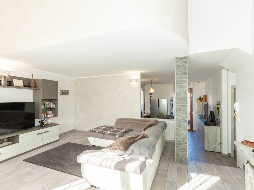 casa indipendente in vendita a Cislago