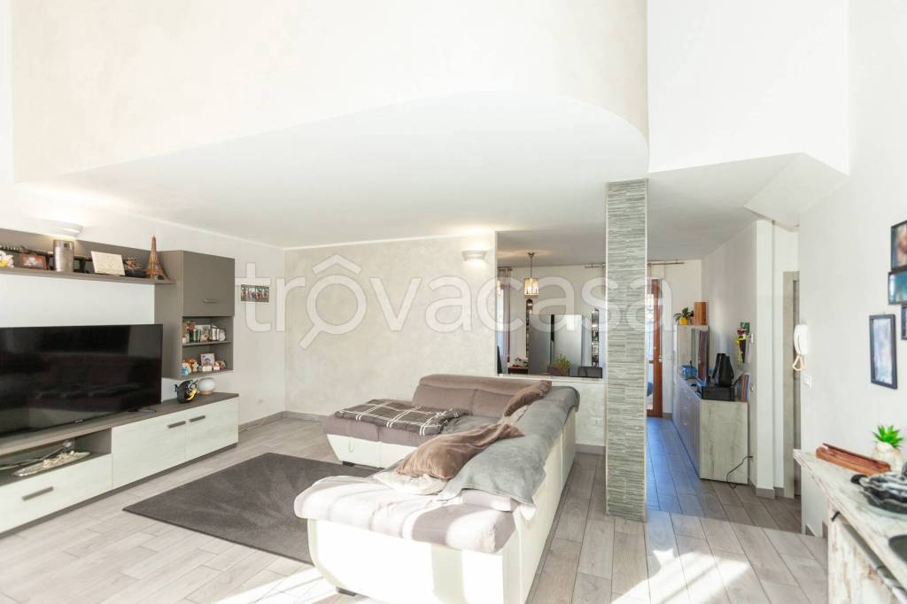 casa indipendente in vendita a Cislago