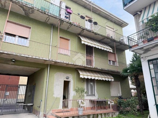 casa indipendente in vendita a Cislago