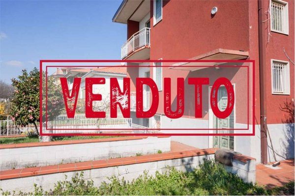 casa indipendente in vendita a Cislago in zona Mombello