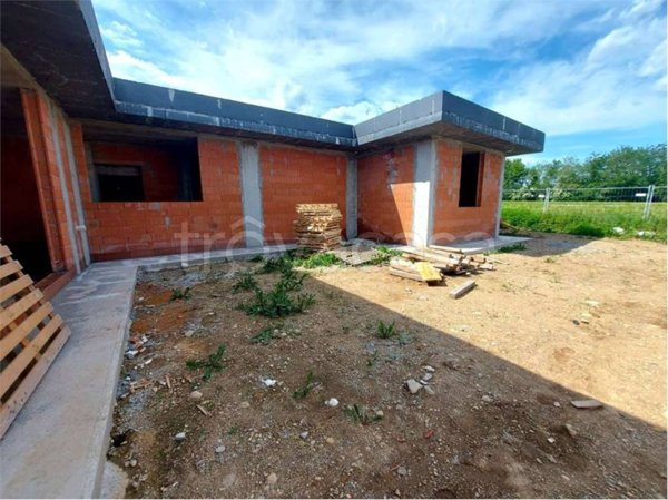 casa indipendente in vendita a Cislago