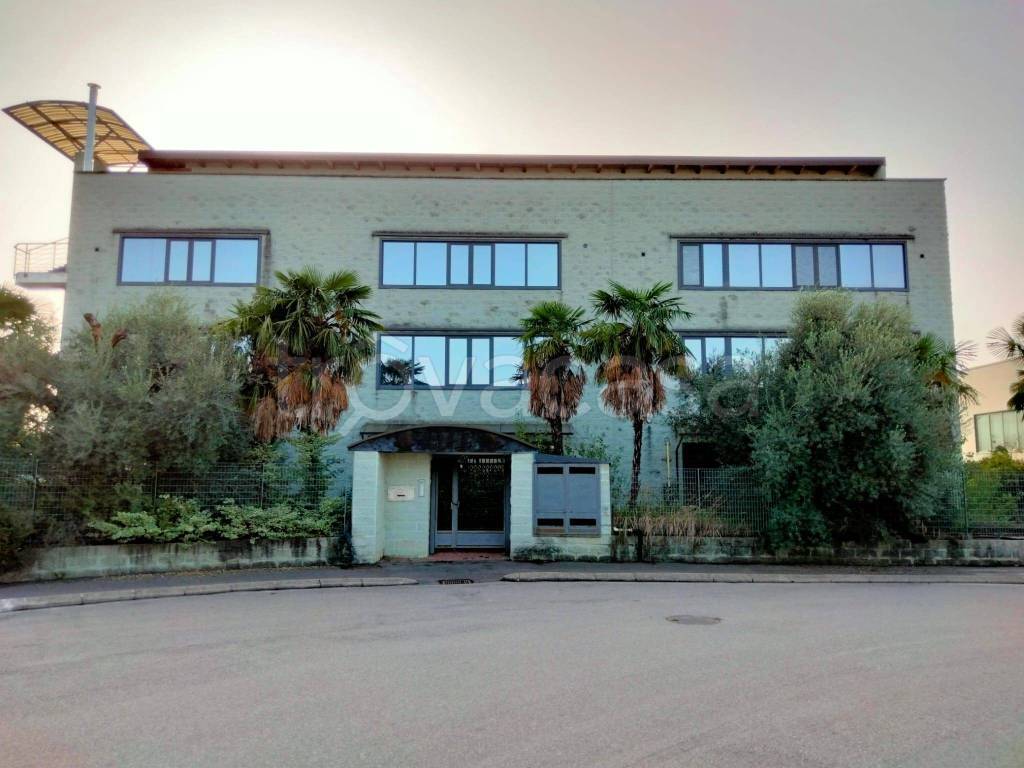 terreno edificabile in vendita a Cislago