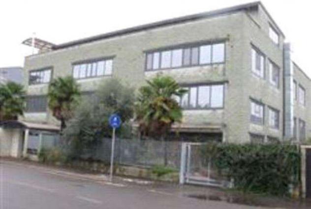 capannone in vendita a Cislago