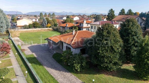 casa indipendente in vendita a Cislago