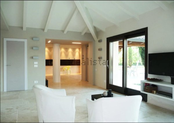 casa indipendente in vendita a Cislago