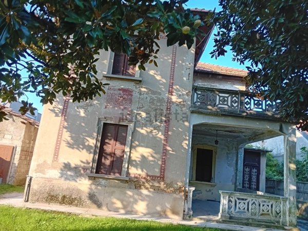 casa indipendente in vendita a Cislago