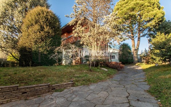 casa indipendente in vendita a Cislago