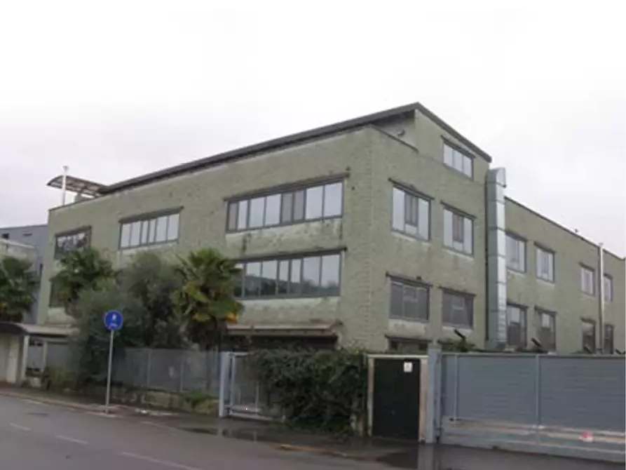 capannone in vendita a Cislago