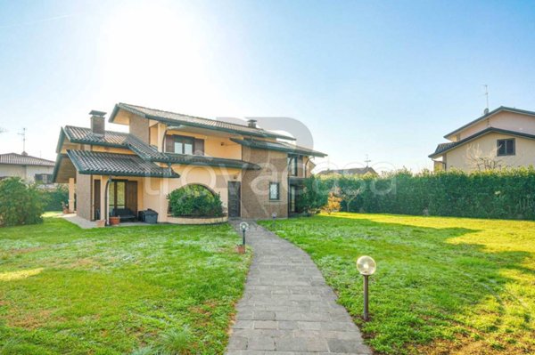 casa indipendente in vendita a Cislago in zona Massina