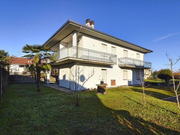 casa indipendente in vendita a Cislago