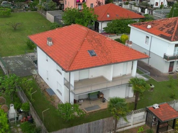 casa indipendente in vendita a Cislago