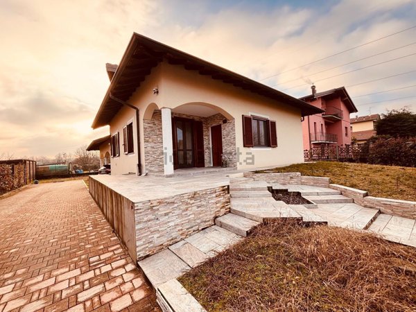 casa indipendente in vendita a Cislago