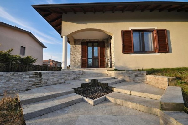 casa indipendente in vendita a Cislago