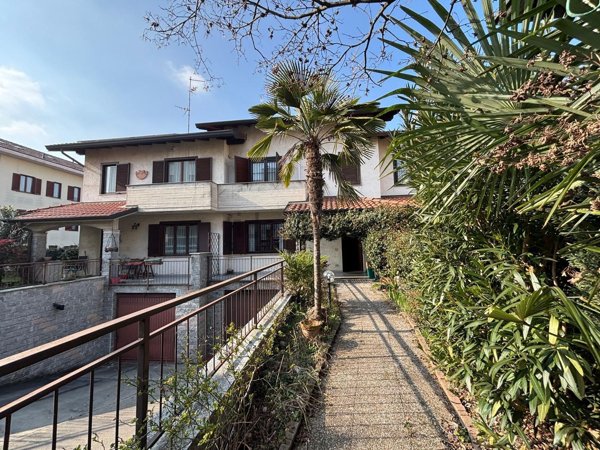 casa indipendente in vendita a Cislago