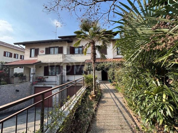 casa indipendente in vendita a Cislago