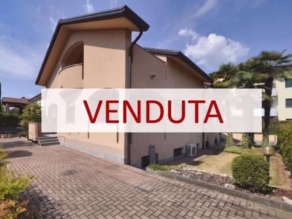 casa indipendente in vendita a Cislago