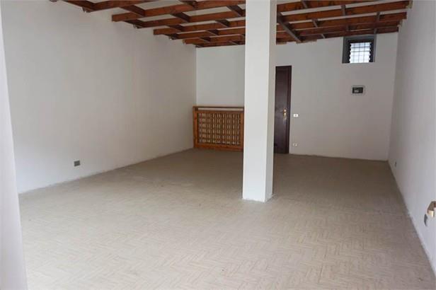 locale commerciale in vendita a Cislago