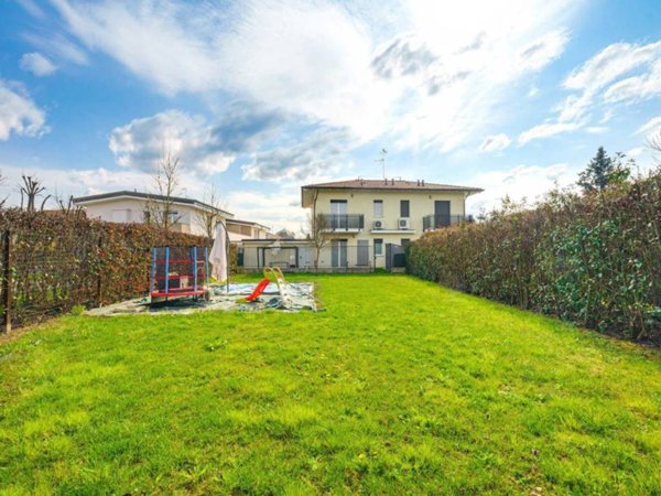 casa indipendente in vendita a Cislago