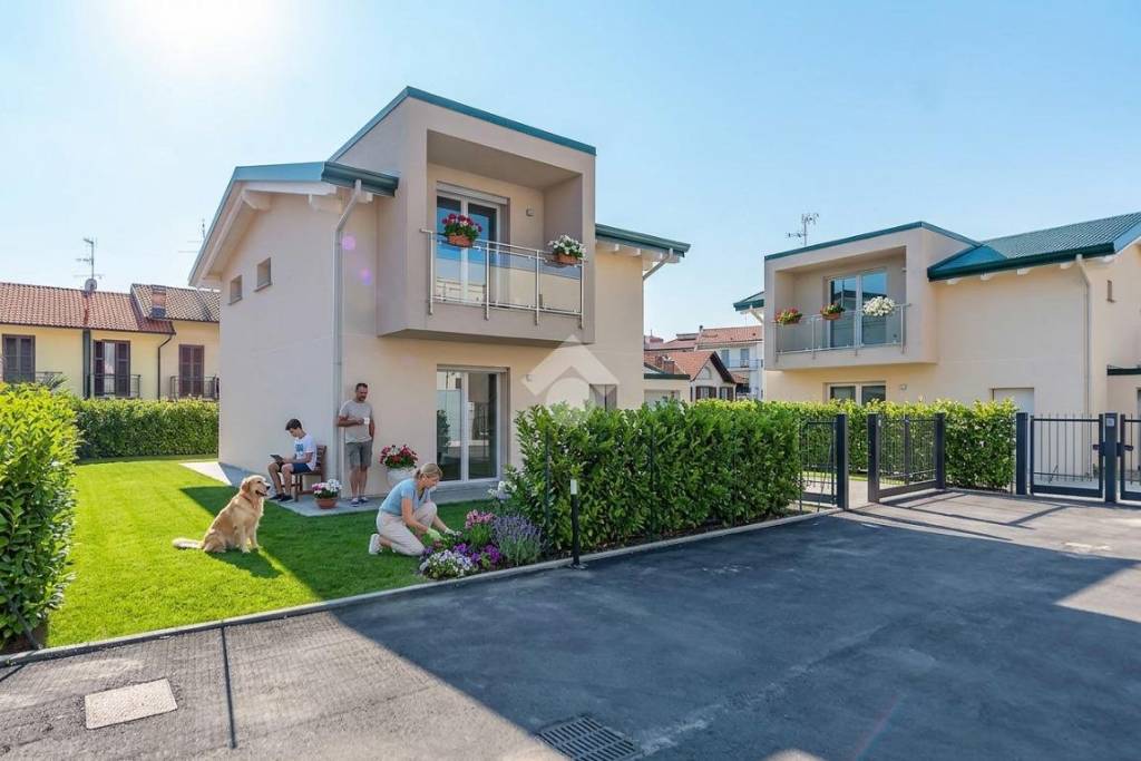 casa indipendente in vendita a Cislago