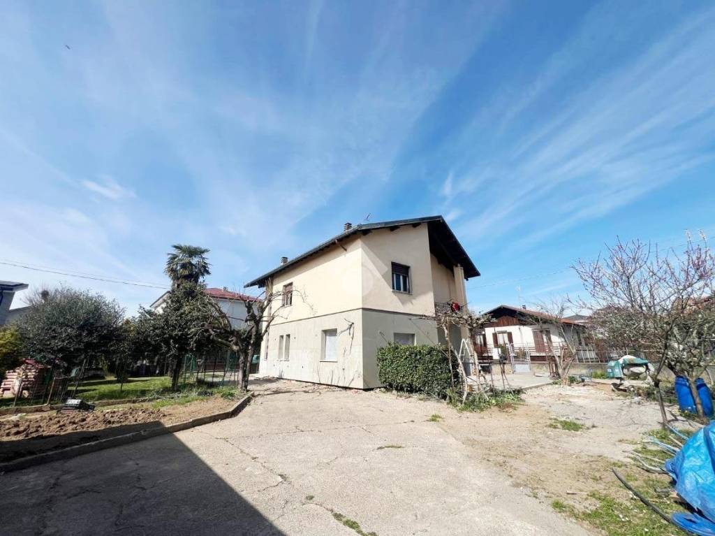casa indipendente in vendita a Cislago