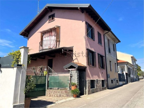 casa indipendente in vendita a Cislago