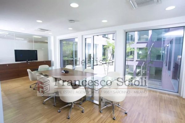 capannone in vendita a Cislago