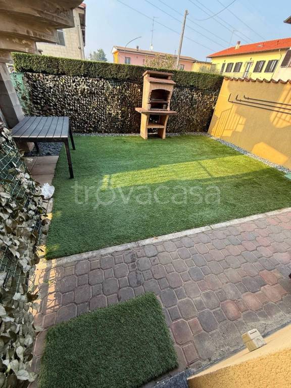 appartamento in vendita a Cislago in zona Massina