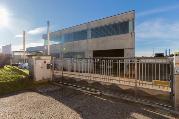 capannone in vendita a Cislago