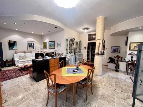 casa indipendente in vendita a Cislago in zona Santa Maria