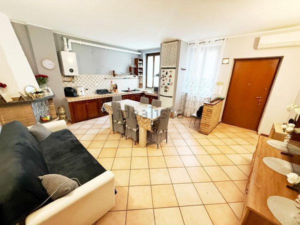 appartamento in vendita a Cislago in zona Santa Maria