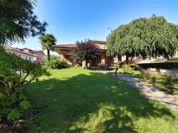 casa indipendente in vendita a Cislago in zona Massina