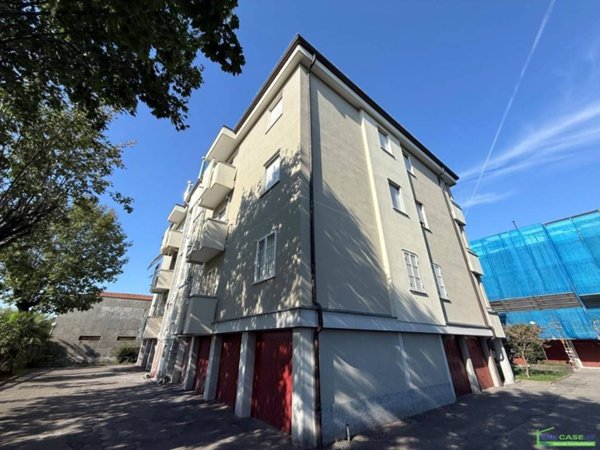 appartamento in vendita a Cislago in zona Massina