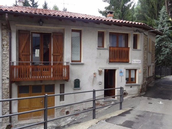 casa indipendente in vendita a Cittiglio in zona Vararo