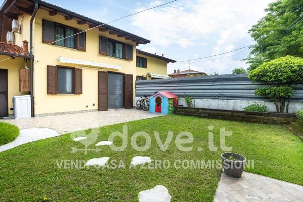 casa indipendente in vendita a Cittiglio