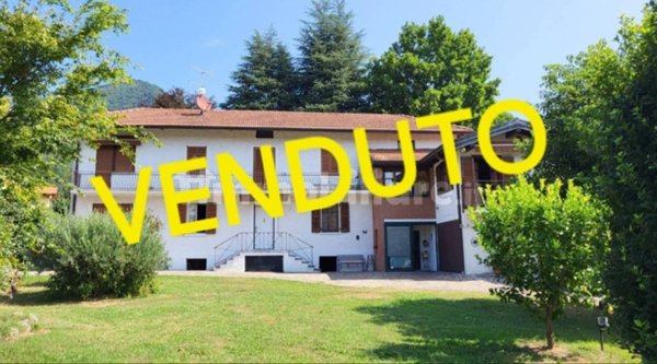 casa indipendente in vendita a Cittiglio