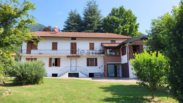 casa semindipendente in vendita a Cittiglio