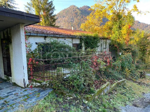 negozio in vendita a Cittiglio in zona Vararo