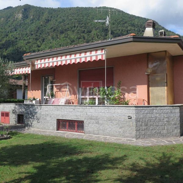 casa indipendente in vendita a Cittiglio