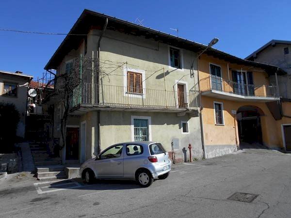 casa indipendente in vendita a Cittiglio