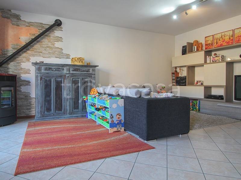 casa indipendente in vendita a Cittiglio