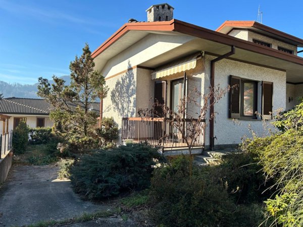 casa indipendente in vendita a Cittiglio