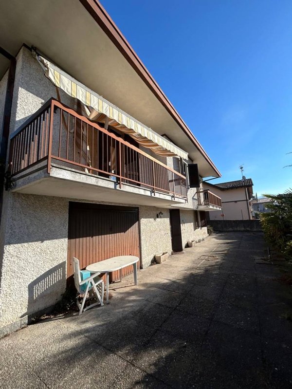 casa indipendente in vendita a Cittiglio