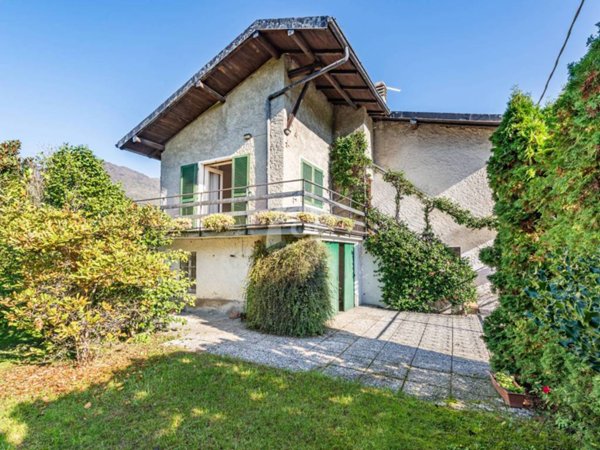 casa indipendente in vendita a Cittiglio