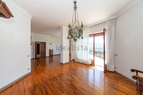 casa indipendente in vendita a Cittiglio