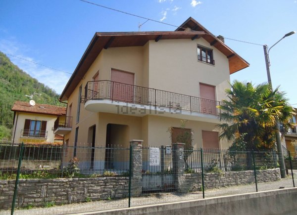 casa indipendente in vendita a Cittiglio
