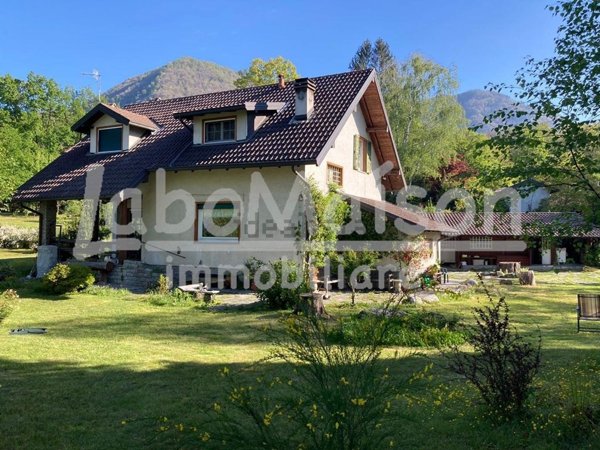 casa indipendente in vendita a Cittiglio